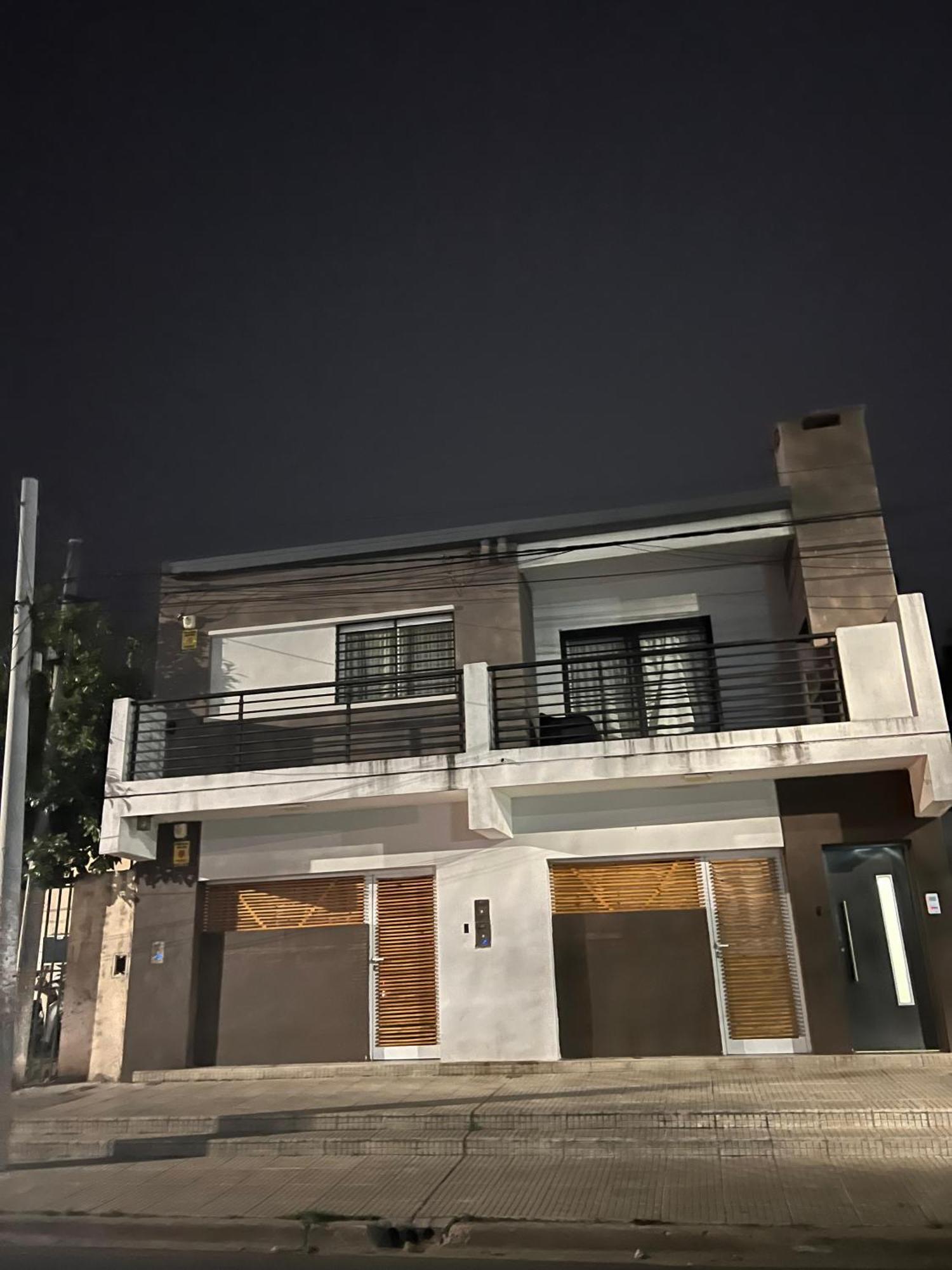 H&l Con Balcon Y Parrilla * Corrientes